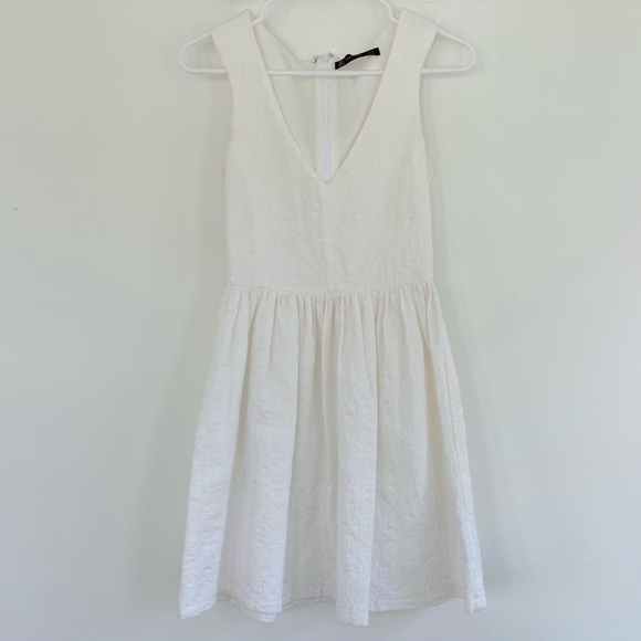 ZARA White Brocade V-Neck Summer Dress | Empire Waist Graduation Outfit - Picture 1 of 8